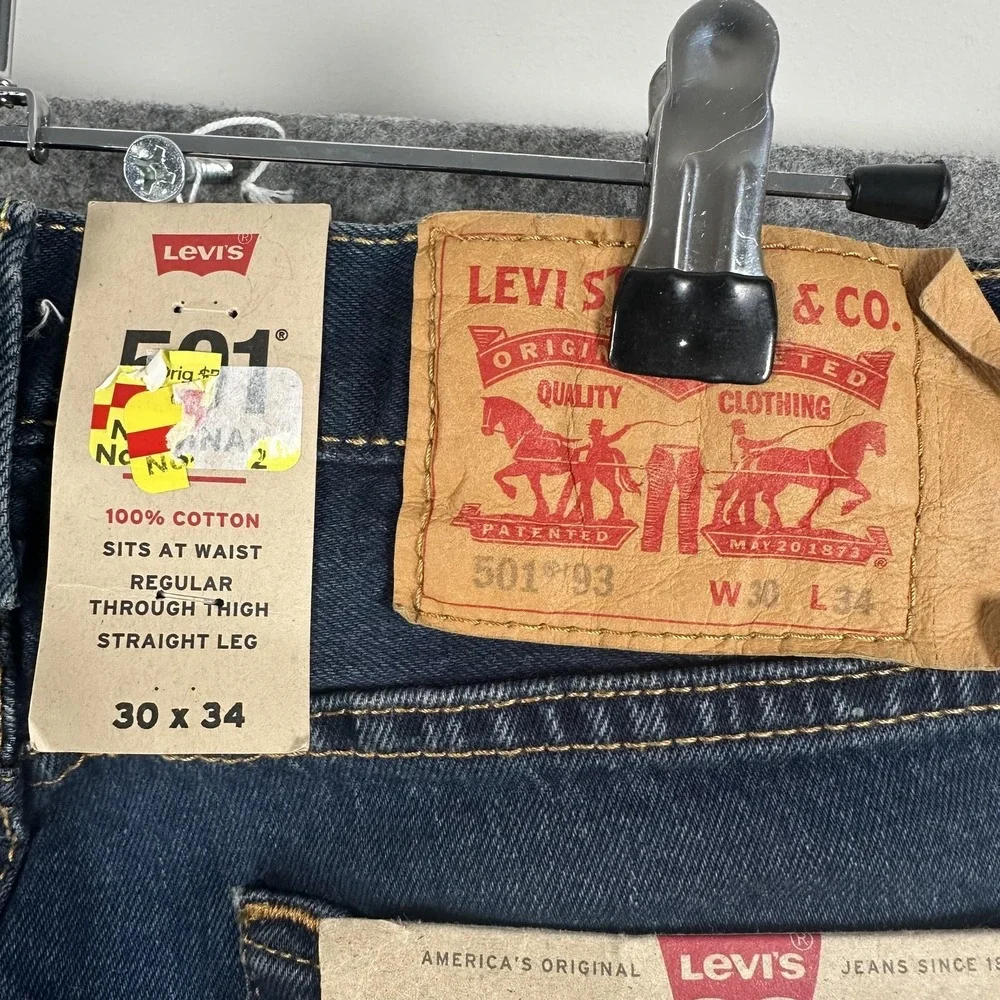 Levi's 501 Jeans Mens 30x34 Blue Medium Wash Button Fly Straight Leg